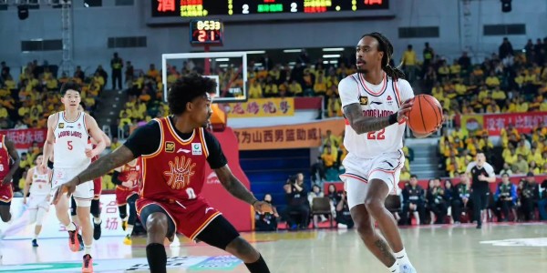 开云体育移动版-广东宏远好消息！麦考尔即将复出，已开始对抗训练