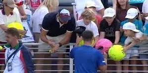 开云体育入口-波兰百万富翁，美网观赛当众抢小孩帽子，还扬言：手慢无？